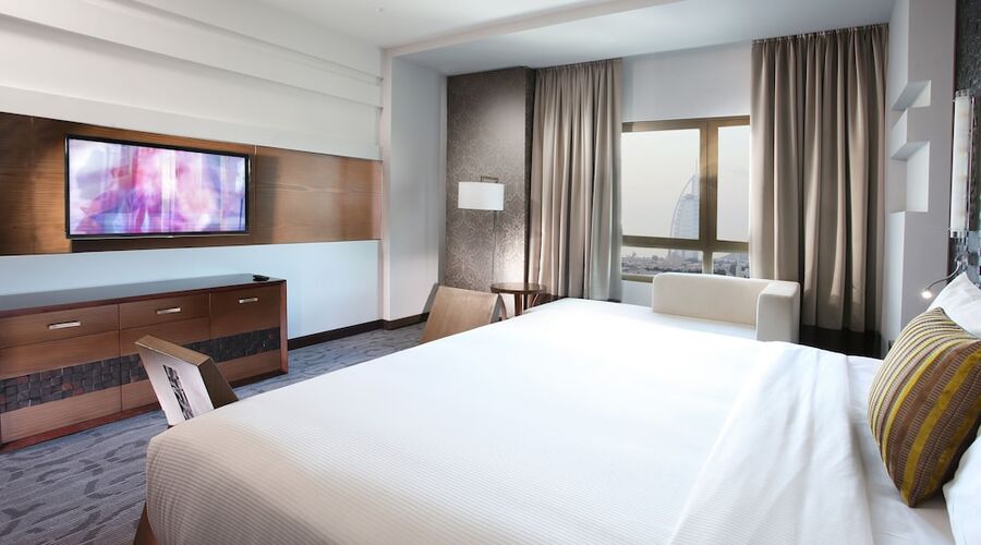 4* Metropolitan Hotel Dubai vb.
