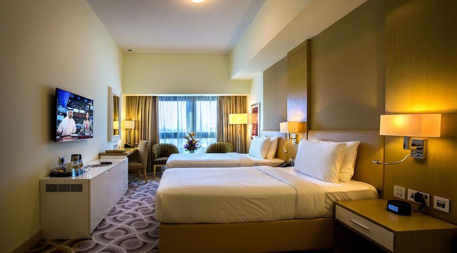 4* Metropolitan Hotel Dubai vb.