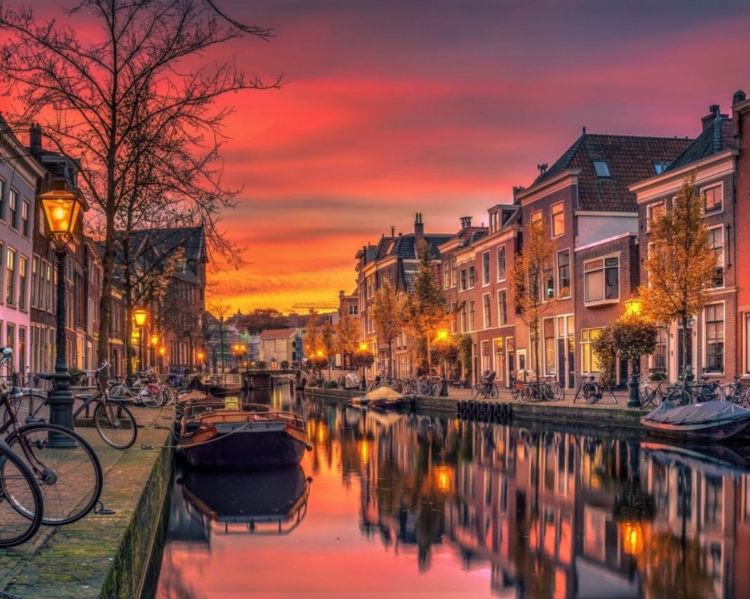 Amsterdam Turu Pegasus Havayolları ile 3 Gece 4 Gün (AMS-AMS) FL001